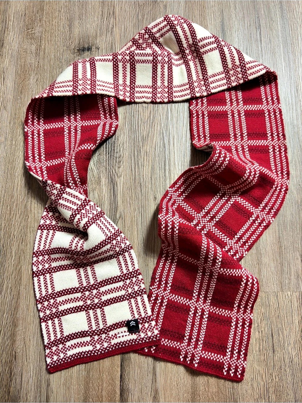 Red & White Plaid Knit Scarf Unisex Wrap Isotoner